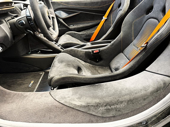 McLaren 765LT 4 of 5