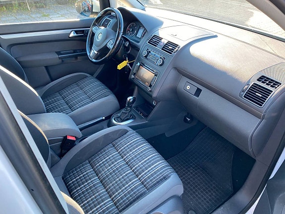 Volkswagen Touran Cross 10 of 22