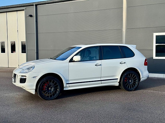 Porsche Cayenne Turbo 2 of 5