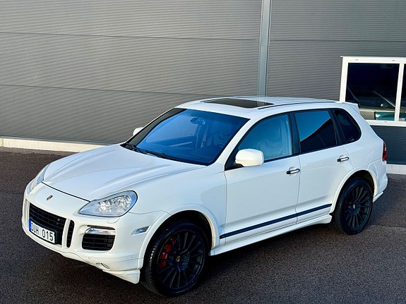 Porsche Cayenne Turbo 3 of 5
