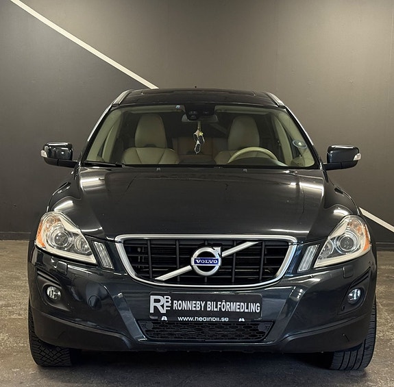 Volvo XC60 2 of 5