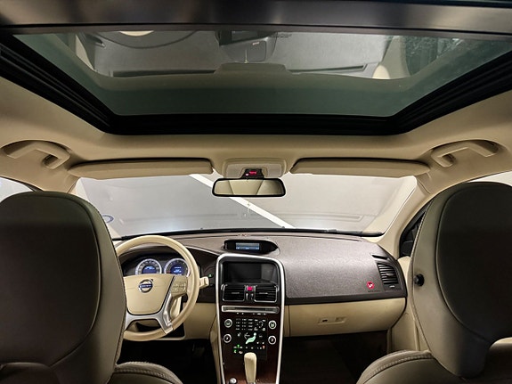 Volvo XC60 11 of 20