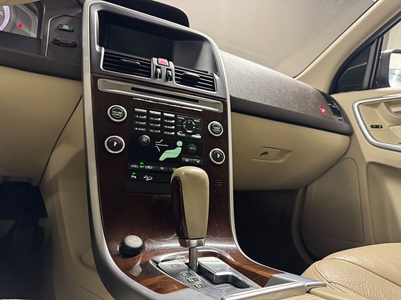 Volvo XC60 13 of 20