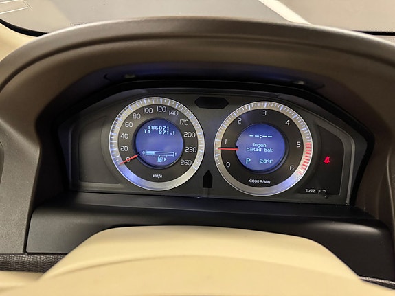 Volvo XC60 15 of 20