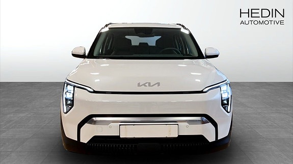 Kia EV3 8 of 16
