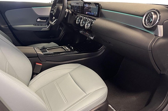 Mercedes-Benz A250 e 10 of 17