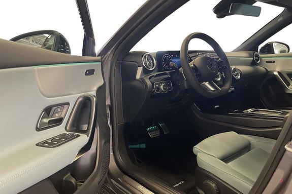 Mercedes-Benz A250 e 6 of 17