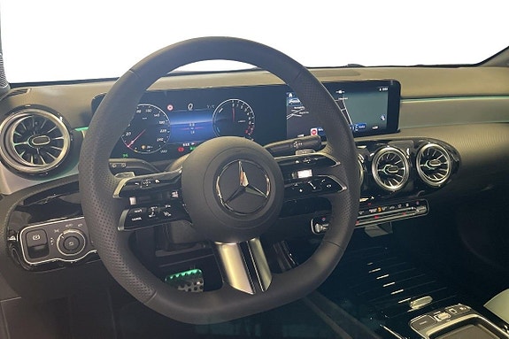 Mercedes-Benz A250 e 8 of 17