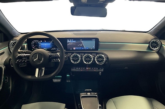 Mercedes-Benz A250 e 9 of 17