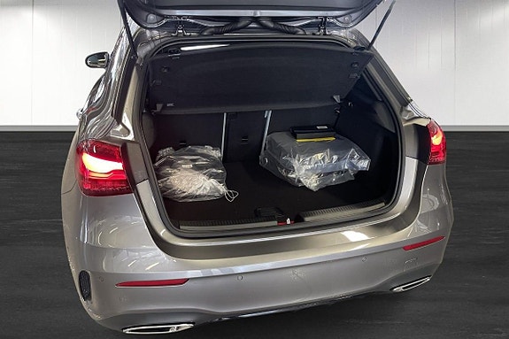 Mercedes-Benz A250 e 14 of 17