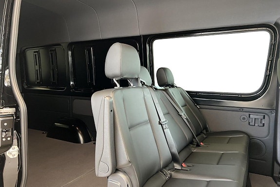 Mercedes-Benz Sprinter 319 13 of 16