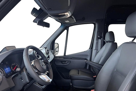 Mercedes-Benz Sprinter 319 11 of 16