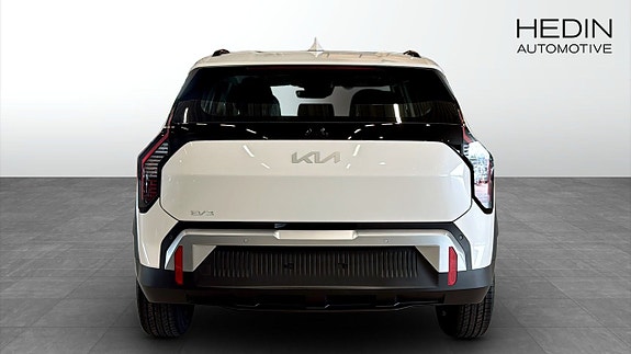 Kia EV3 7 of 17