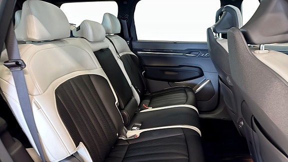 Kia EV9 5 of 16
