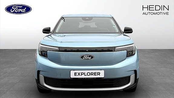 Ford Explorer 8 of 9