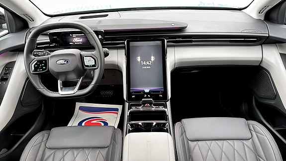 Ford Explorer 4 of 9