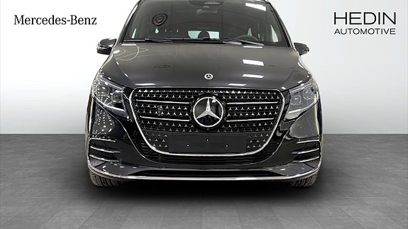 Mercedes-Benz V300 d 8 of 9