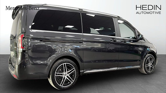Mercedes-Benz V300 d 2 of 5