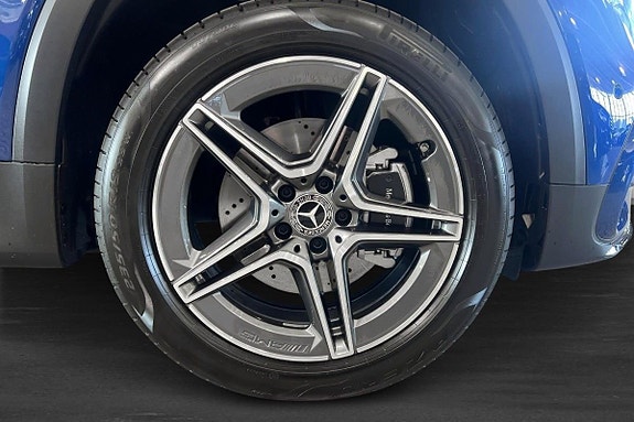 Mercedes-Benz GLB200 5 of 16