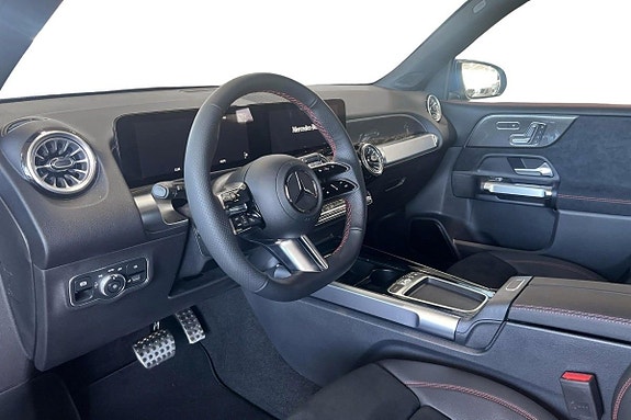 Mercedes-Benz GLB200 6 of 16