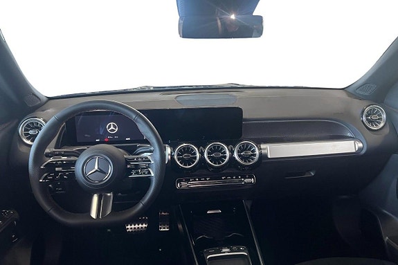Mercedes-Benz GLB200 8 of 16