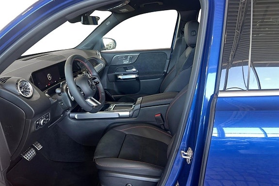 Mercedes-Benz GLB200 11 of 16