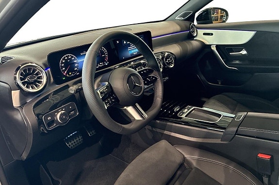 Mercedes-Benz A250 e 6 of 12