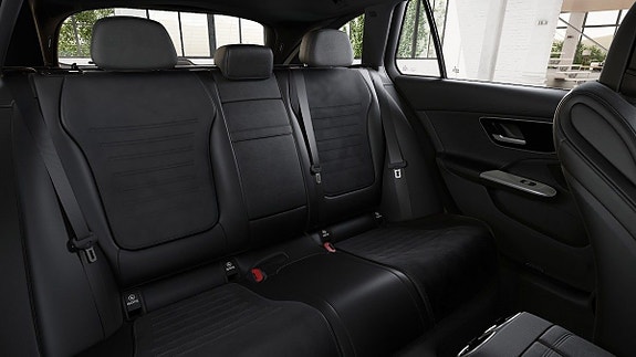 Mercedes-Benz C300 7 of 9