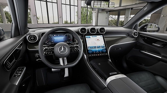 Mercedes-Benz GLC300 e 4 of 5