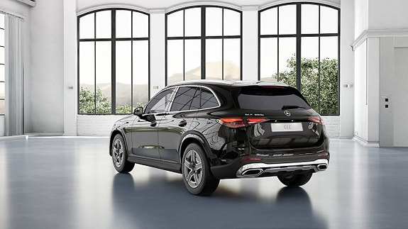 Mercedes-Benz GLC300 e 3 of 5