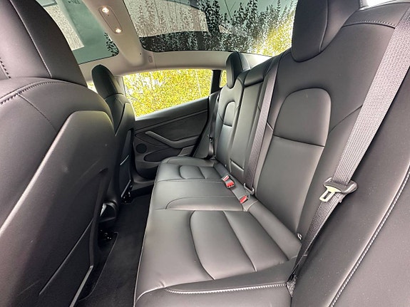 Tesla Model 3 14 of 20
