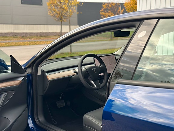 Tesla Model 3 10 of 20