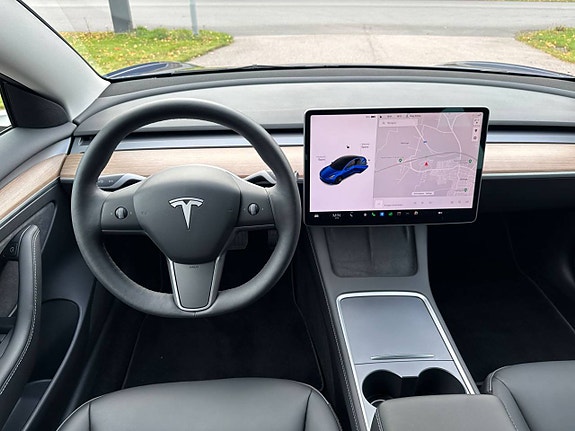 Tesla Model 3 16 of 20