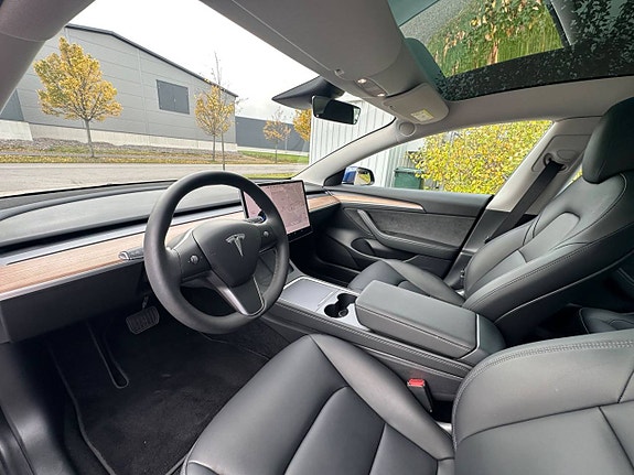 Tesla Model 3 11 of 20