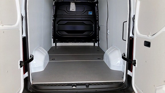 Nissan Interstar 10 of 12