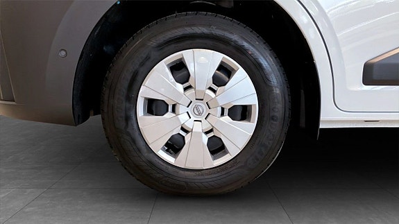 Nissan Interstar 9 of 12