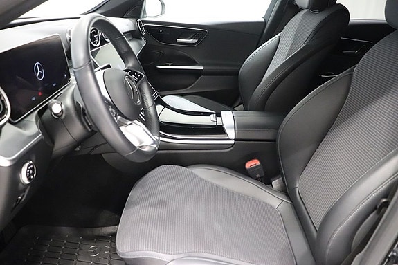 Mercedes-Benz C300 7 of 11