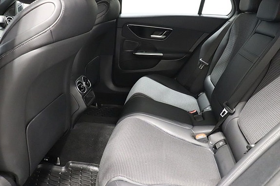 Mercedes-Benz C300 8 of 11