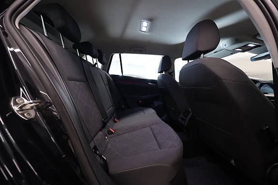 Volkswagen Golf VIII 10 of 20