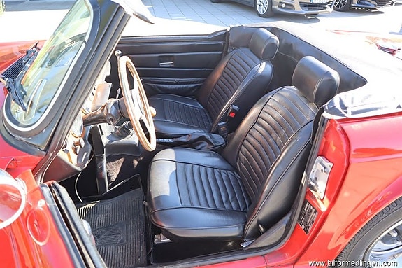 Triumph TR6 4 of 27