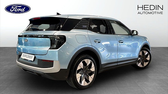 Ford Explorer 2 of 13