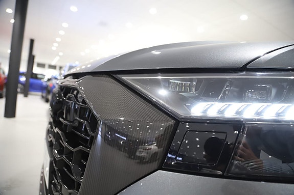 Audi RS Q8 8 of 17