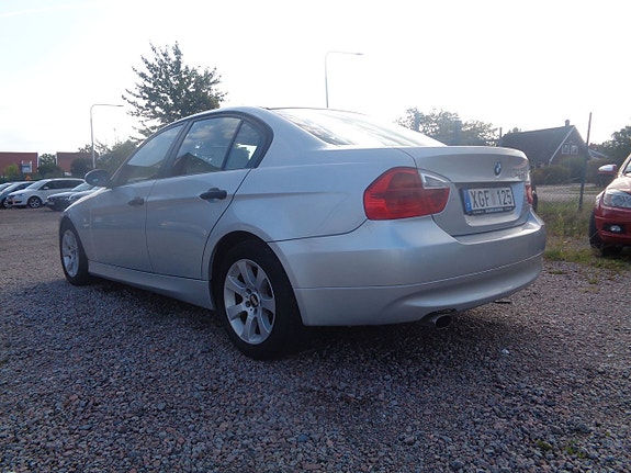 BMW 320 3 of 5