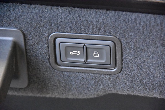 Audi A8 8 of 30