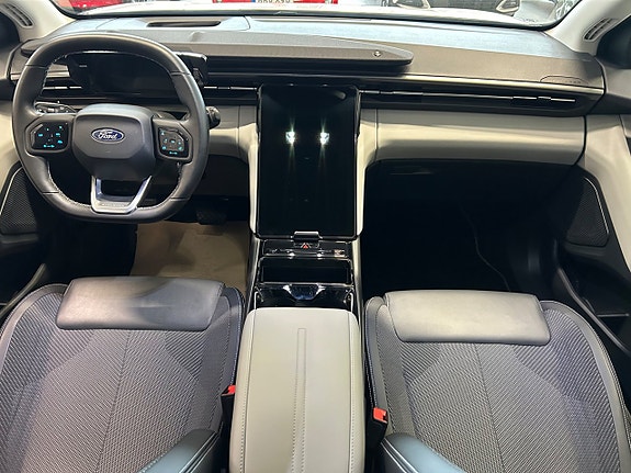 Ford Explorer 18 of 19