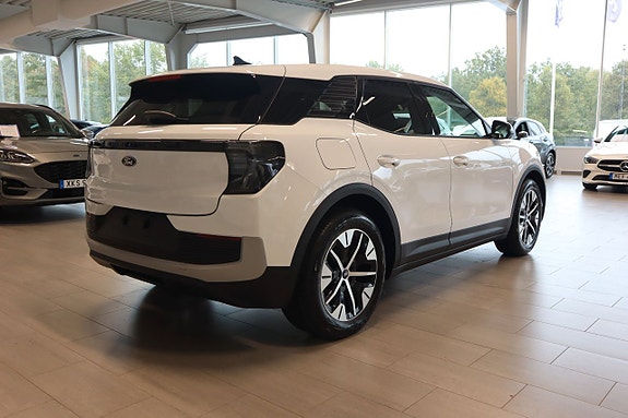 Ford Explorer 2 of 17