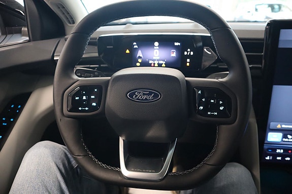 Ford Explorer 16 of 17