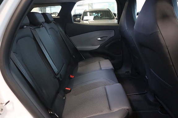 Ford Explorer 12 of 17