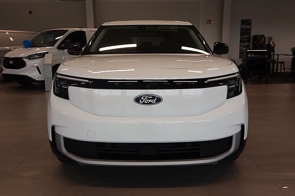 Ford Explorer 3 of 17