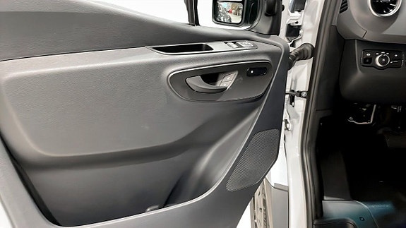 Mercedes-Benz Sprinter 411 4 of 11